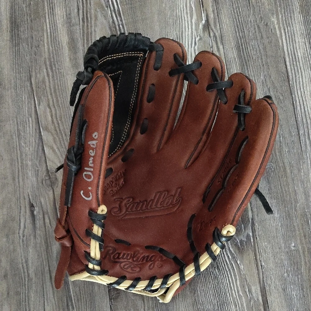 Rawlings Brown and Black Baseball Glove - Picture 2 of 6